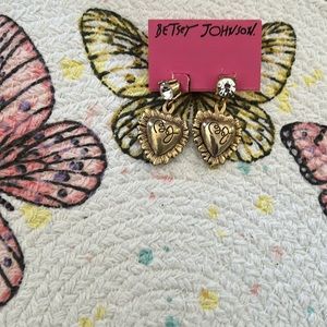 Betsey Johnson earrings 💋gold tone